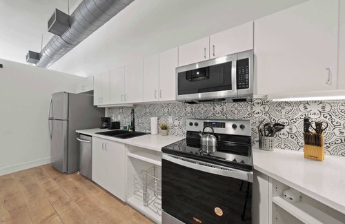 East Village Apartment | Classic SD Hotel Suite | Walk to Gaslamp & Park