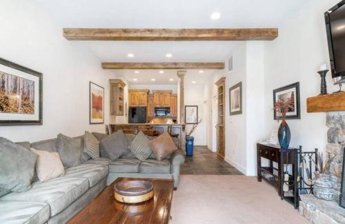 North Park City Apartment | Classic Ski-in Ski-out Condo