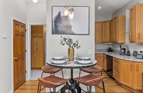 Soulard Apartment | Classic Soulard 2BD King Master & Private Deck