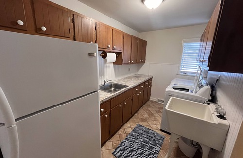 Stone Harbor House | Classic Stone Harbor home 1 block from the beach!