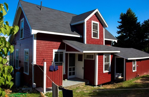 Chebeague Island House | Classic Summer Cottage With Full Amenities For Your Maine Island Vacation!