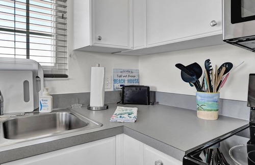 Cortez House | Classic Surf Lodge with Beach Supplies, Fire Pit, Walk to Beach & Marina