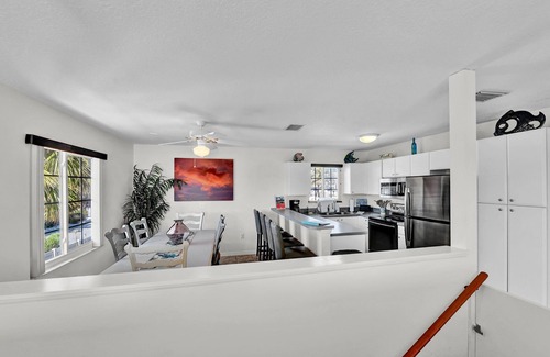 Cortez House | Classic Surf Lodge with Beach Supplies, Fire Pit, Walk to Beach & Marina