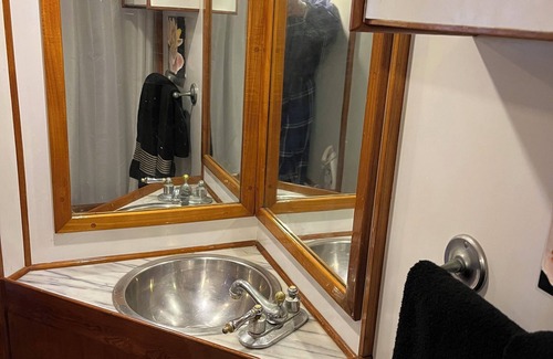 Marina del Rey Boat Rental | Classic Traditional trawler family friendly with large screen TV and WIFI,