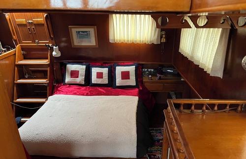 Marina del Rey Boat Rental | Classic Traditional trawler family friendly with large screen TV and WIFI,
