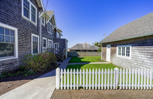 Gearhart House | Classic Two-Story Beach House w/Free WiFi, Gas Fireplace, & Washer/Dryer