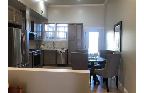 Hoover - Foster House | Classic Victorian 3 BR Condo 15 minutes to SF