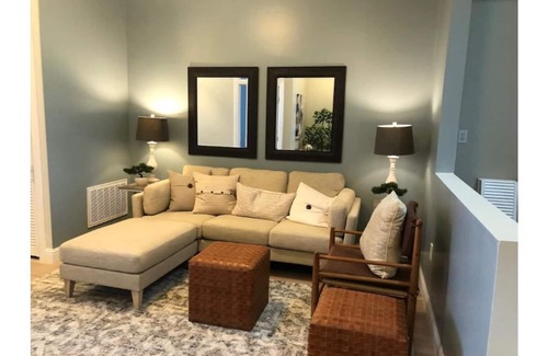 Hoover - Foster House | Classic Victorian 3 BR Condo 15 minutes to SF