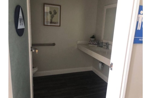 Hoover - Foster House | Classic Victorian 3 BR Condo 15 minutes to SF