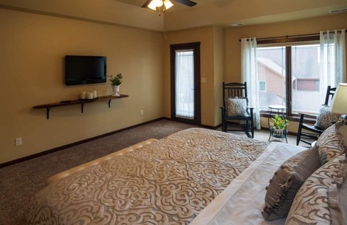 Crandon Condo | Classic waterfront property on Lake Metonga