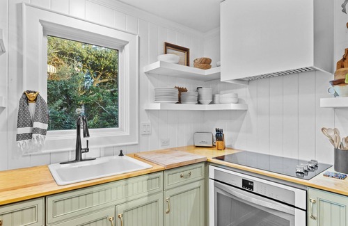Emerald Isle Cottage | Classic Waterfront Cottage - Close to Beach - Pool