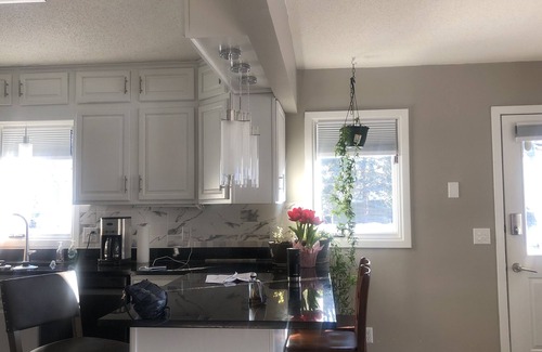 East Bloomington House | classic whole home with fireplace near airport mall of America