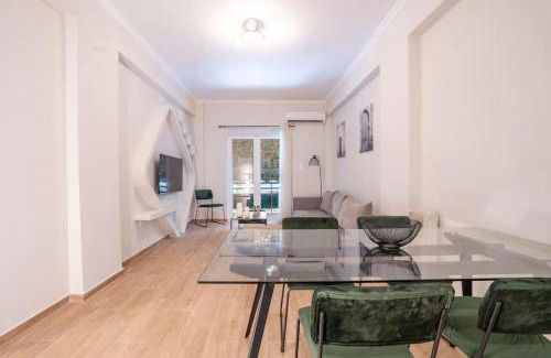 Pangrati Apartment | Classy 2-Bedroom Urban Apartment