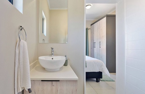Greater Johannesburg Metropolitan Area Apartment | Classy 2bedroom Apartment at 93 New