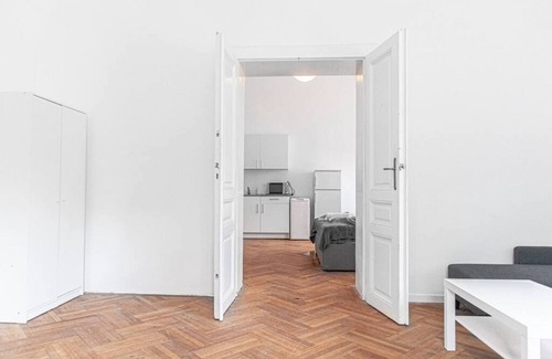 Wahring Apartment | Classy 2BR Apt. w/Exclusive Location near AKH