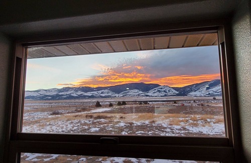 Broadwater County House | Classy 3-Bedroom Fishing Cottage with amazing lake and mountain views