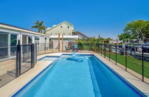 Fullers Earth House | Classy Cabana on the water, Private Heated Pool & Boat Lifts