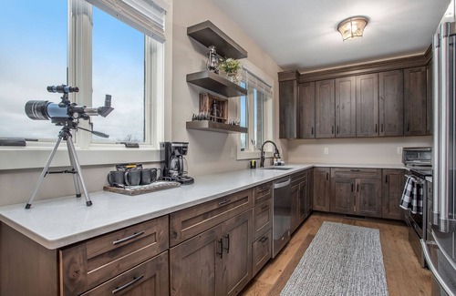 Stevensville Condo | Classy Cabin | Beaches | Grand Mere | Wineries