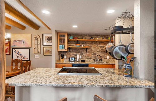 Northeast Santa Fe Condo | Classy Casita, Hot tub, Pool, Dwtn walk