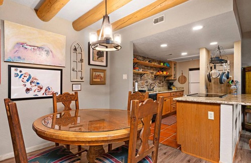 Northeast Santa Fe Condo | Classy Casita, Hot tub, Pool, Dwtn walk