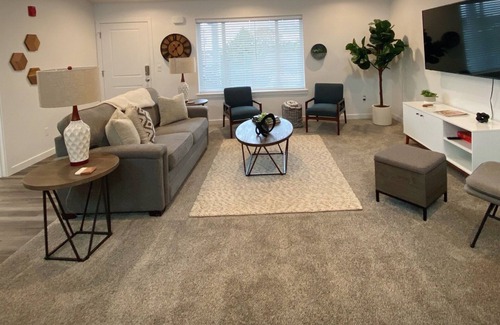 Benton County Apartment | Classy, Cozy Condo, Ideal 4 Long Stays!