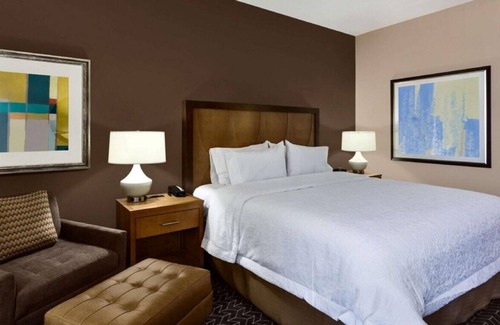 North Clayton House | Classy & Modern King Rm w/ Free Hot Breakfast!
