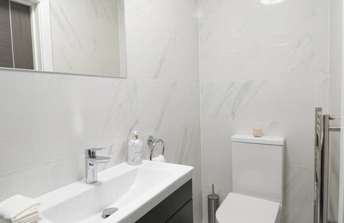 Earl's Court Apartment | Classy Modern Studio - Chelsea