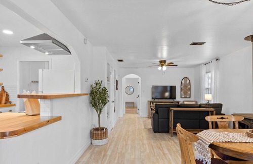 Tehachapi Cottage | Clay Cottage - Downtown Tehachapi Cottage