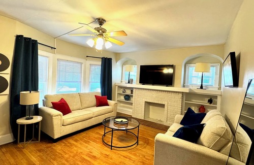 Shaker Heights Apartment | CLE Rock-n-Roll Apartment-CLE Clinic Long Term Stays Welcomed