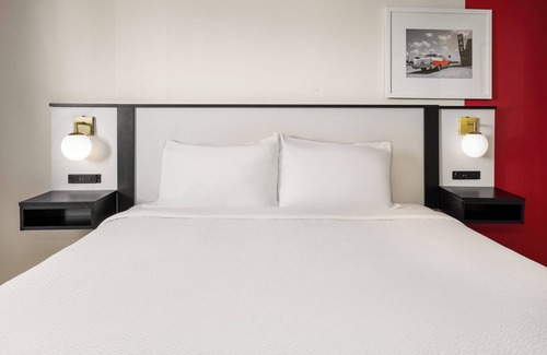 York Hotel | Clean 1 King-Bed Room in York just off I-83 Hershey