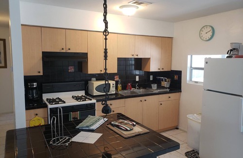 Port Saint Lucie House | Clean 2-bedroom 2 bath turnkey pool house w central air, Wi-Fi, 15 min. to beach