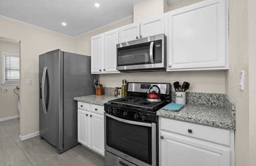 Tower District House | Clean 3B/1Bth EasyA to US99 + CA41 & to Nat'l Parks