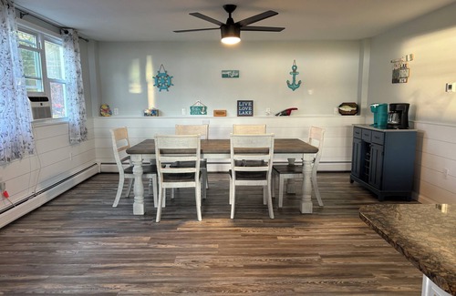 Bradford House | Clean 4-bedroom house with AC and WiFi in Bradford