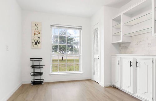 Parker House | Clean 4-bedroom Ranch on 2 Acres Near City