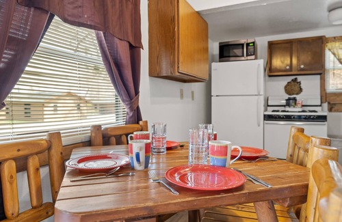 Rapid City Cabin | Clean and Comfortable Cabin Thirty Minutes from Mt Rushmore - In Rapid City On Canyon Lake Thirty Minutes from Mt Rushmore