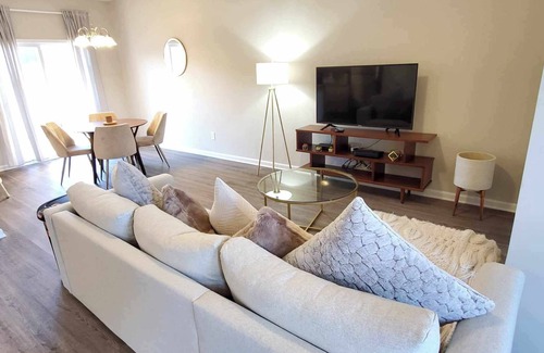St. Andrews House | Clean and comfortable townhome with parking in Columbia