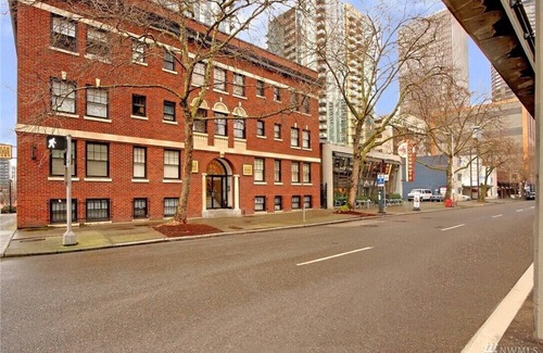 Belltown Condo | Clean and Cozy Belltown Condo in the heart of the Seattle