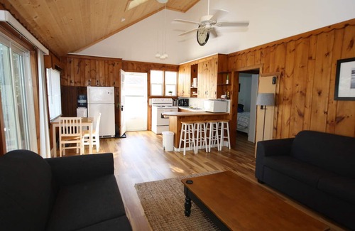 Wainfleet Cottage | Clean and cozy cottage on beautiful lakefront in Morgan’s Point
