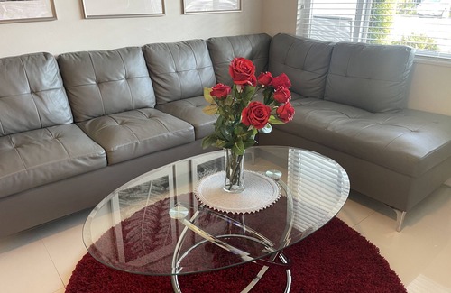 North Andrews Gardens House | Clean and modern 2BR/2Bath Jacuzzi home, beautiful Patio, minutes from the beach