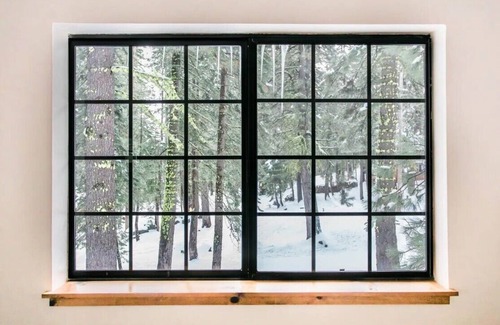 Arnold Cabin | Clean and Peaceful Cabin with Wifi Near Lakes