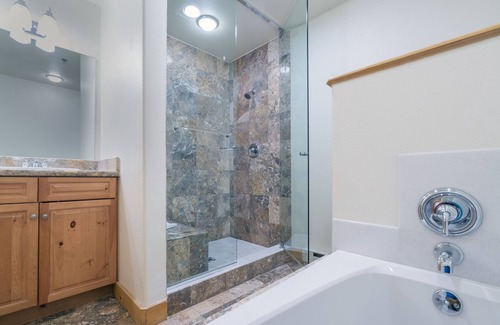 Mountain Village Hotel | Clean and Quiet Room for 4 With Perks in Telluride's Mountain Village