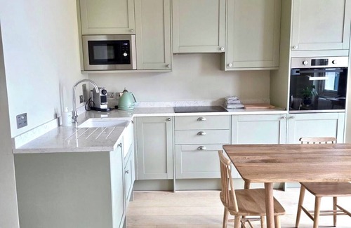 Colville Apartment | Clean and stylish one bedroom flat on Portobello Road