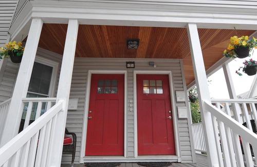 Somerville Apartment | CLEAN Apt Near Boston/Cambridge, Harvard, MIT with Parking - Great Reviews!