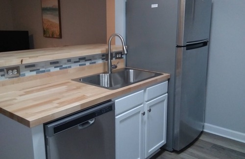 Folly Beach Condo | Clean, Beachy, Amazing Waterview nNear Folly Beach & Downtown Charleston