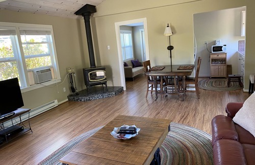 Santa Rosa House | Clean, Beautiful & Peaceful Escape, Amazing Mtn Views, Numerous wineries