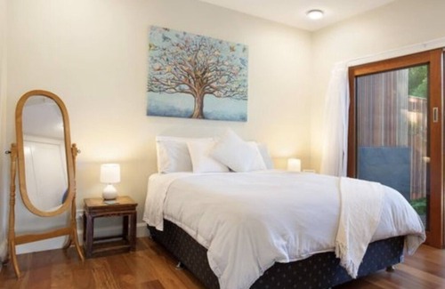 Sandringham House | Clean Boutique house close to the beach with three bedrooms and a study