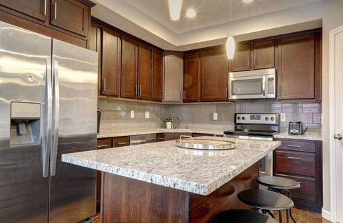 Mount Auburn Apartment | Clean & Bright 2BR near downtown