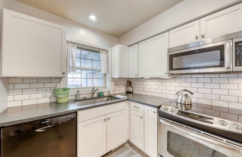 Stowe Area Condo | Clean & Bright Condo near Slopes & Lakes with Amazing Walkable Locale