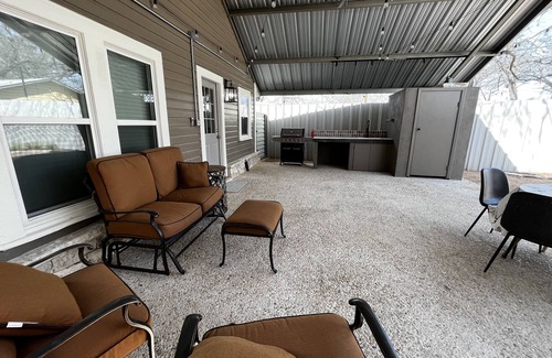 Kerrville Cottage | Clean & Bright Cottage in Hill Country with Private River Access