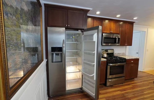 New Britain House | Clean, Bright & Private WHOLE HOUSE 4 YOU. Safe, Centrally Located, Garage